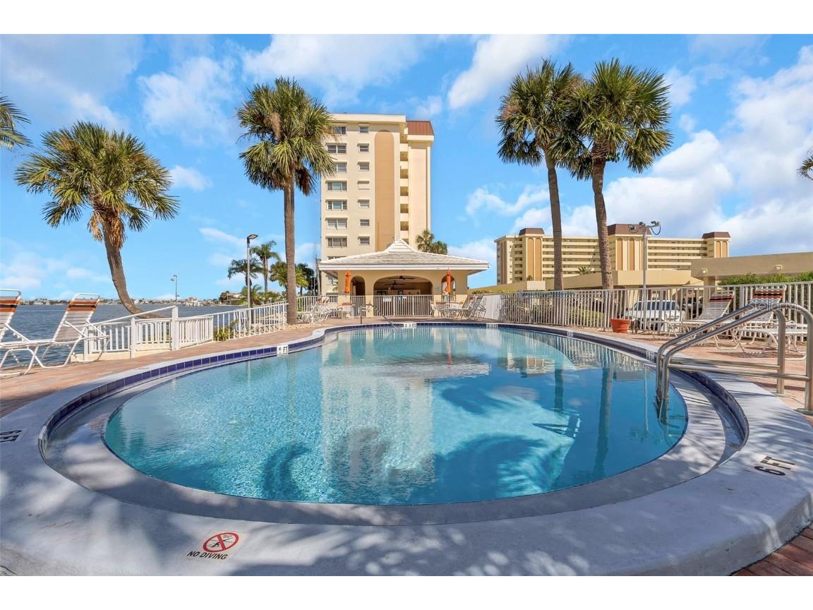 4550 Cove Circle #207 Saint Petersburg FL 33708 TB8420607 image57