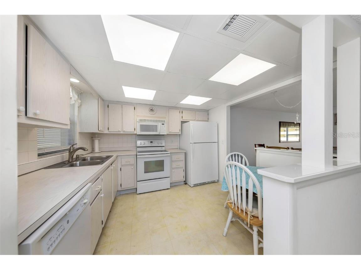 4550 Cove Circle #207 Saint Petersburg FL 33708 TB8420607 image8