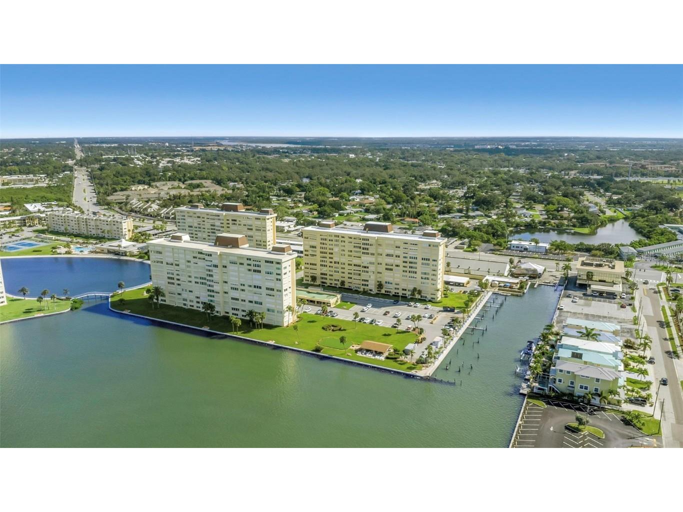 4550 Cove Circle #207 Saint Petersburg FL 33708 TB8420607 image86