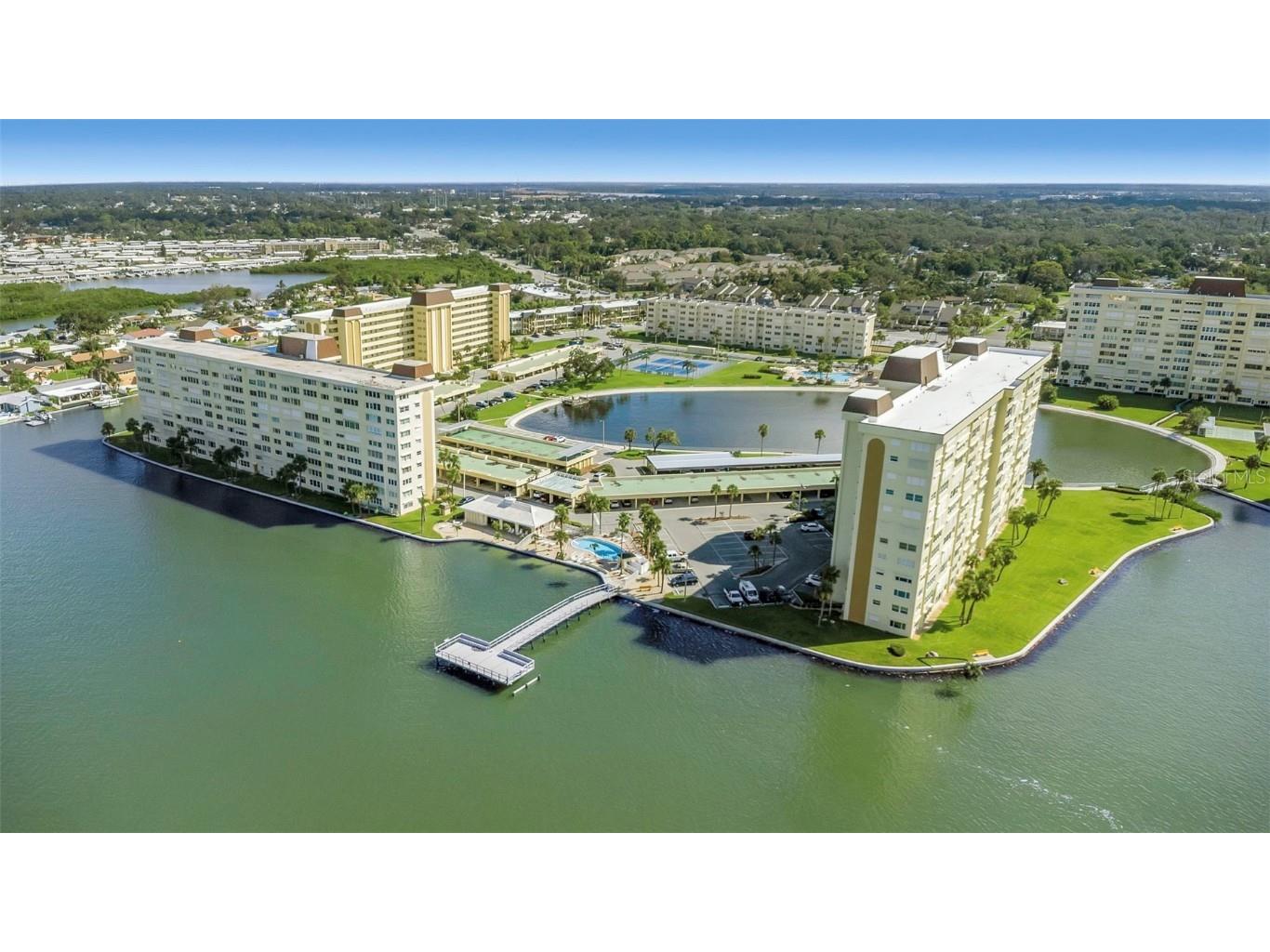 4550 Cove Circle #207 Saint Petersburg FL 33708 TB8420607 image87