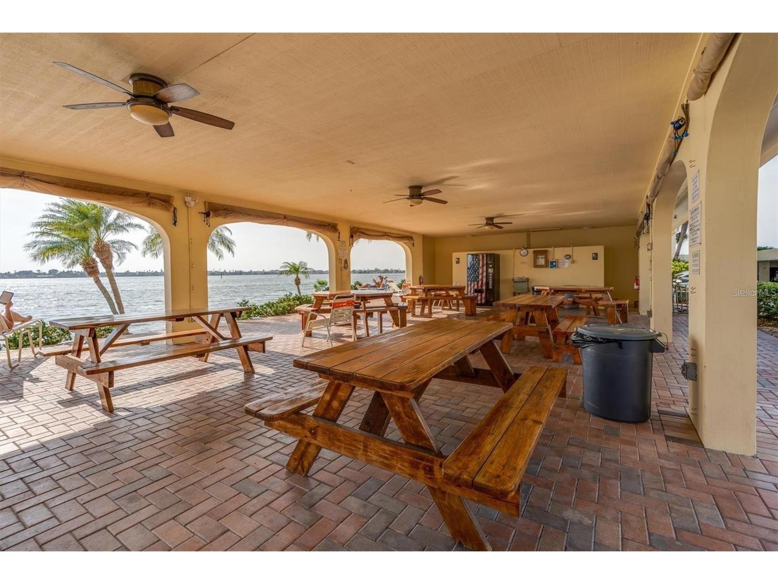 4550 Cove Circle #404 Saint Petersburg FL 33708 TB8444833 image23