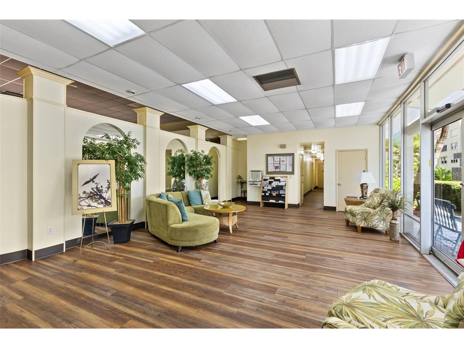 4550 Cove Circle #404 Saint Petersburg FL 33708 TB8444833 image25