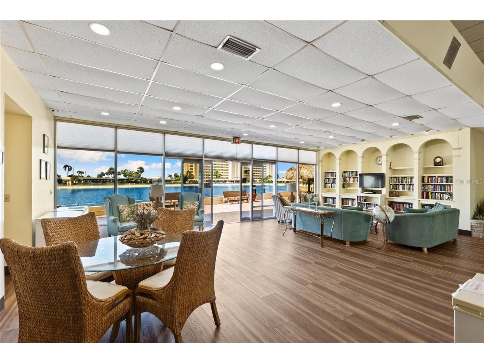 4550 Cove Circle #404 Saint Petersburg FL 33708 TB8444833 image26