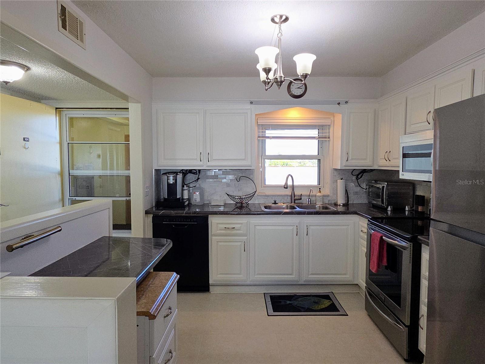 4550 Cove Circle #404 Saint Petersburg FL 33708 TB8444833 image8