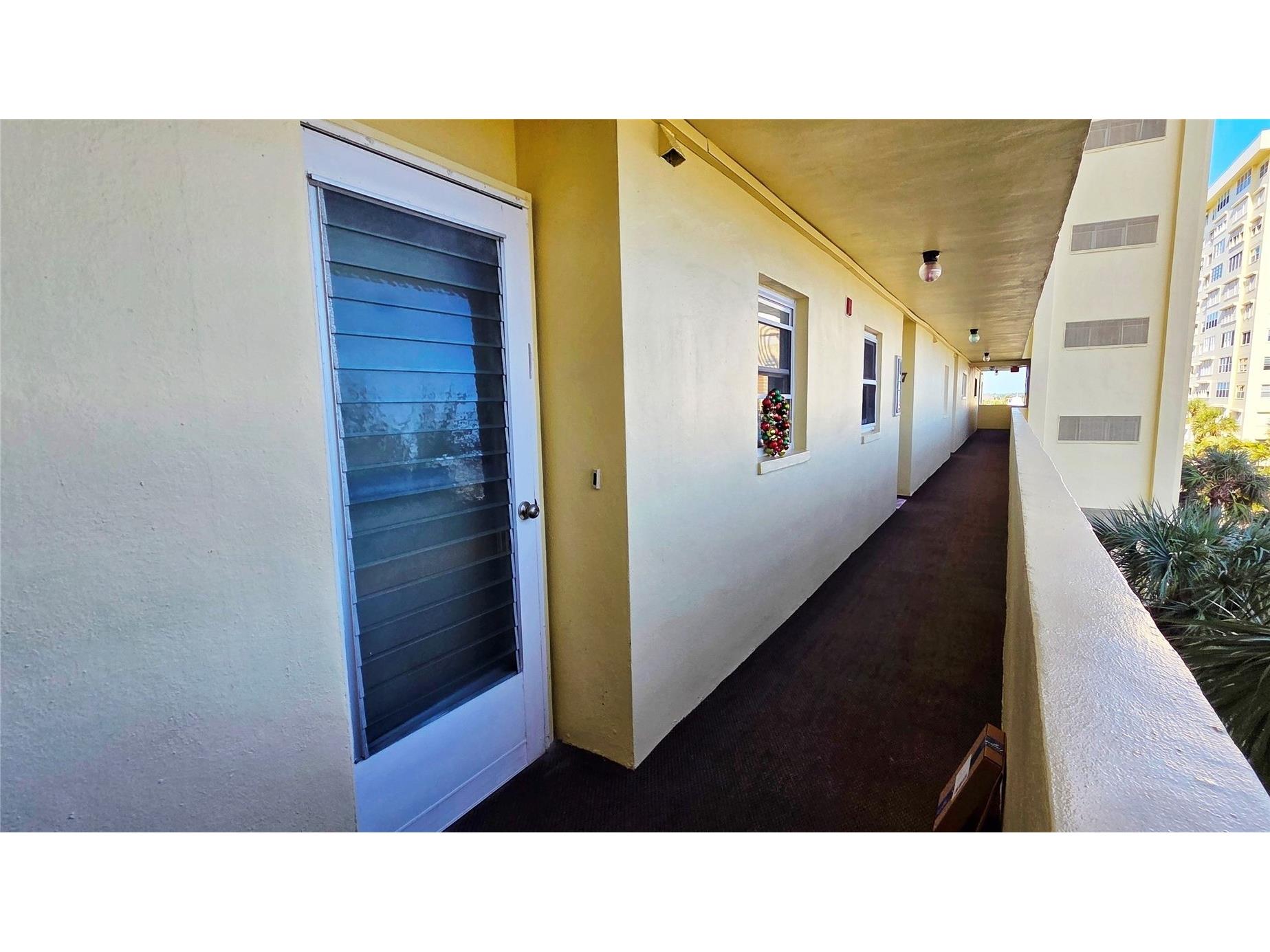 4550 Cove Circle #406 Saint Petersburg FL 33708 TB8457353 image2