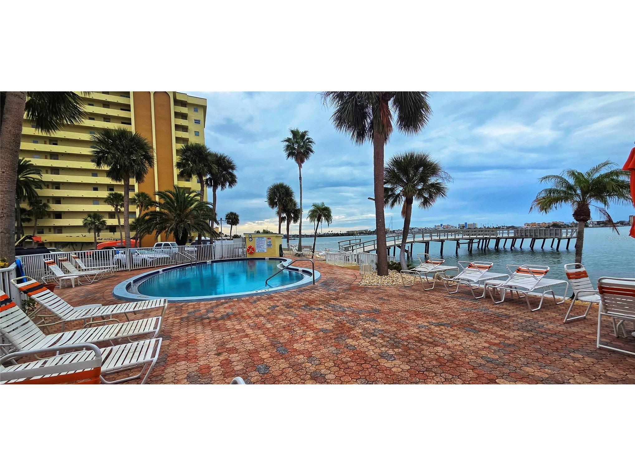 4550 Cove Circle #406 Saint Petersburg FL 33708 TB8457353 image25