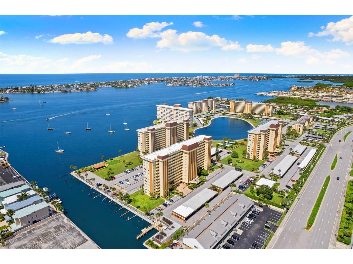 4550 Cove Circle #501 Saint Petersburg FL 33708 - BOCA CIEGA BAY TB8440690 image1