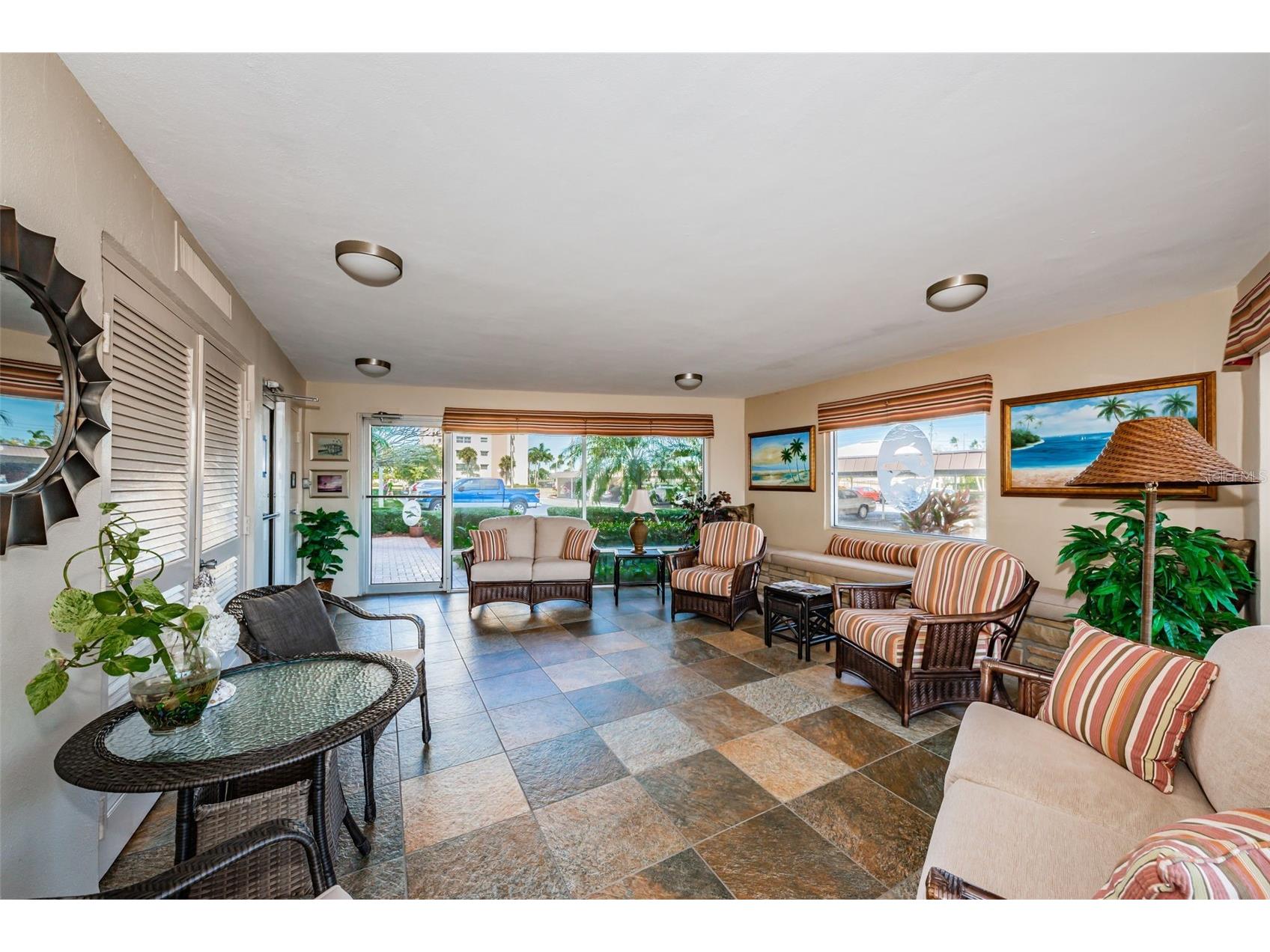 4550 Cove Circle #502 Saint Petersburg FL 33708 - BOCA CIEGA BAY TB8436669 image2