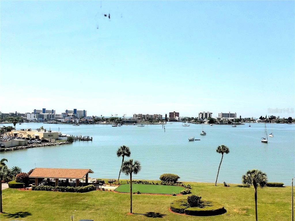 4550 Cove Circle #604 Saint Petersburg FL 33708 - BOCA CIEGA BAY U8236284 image1