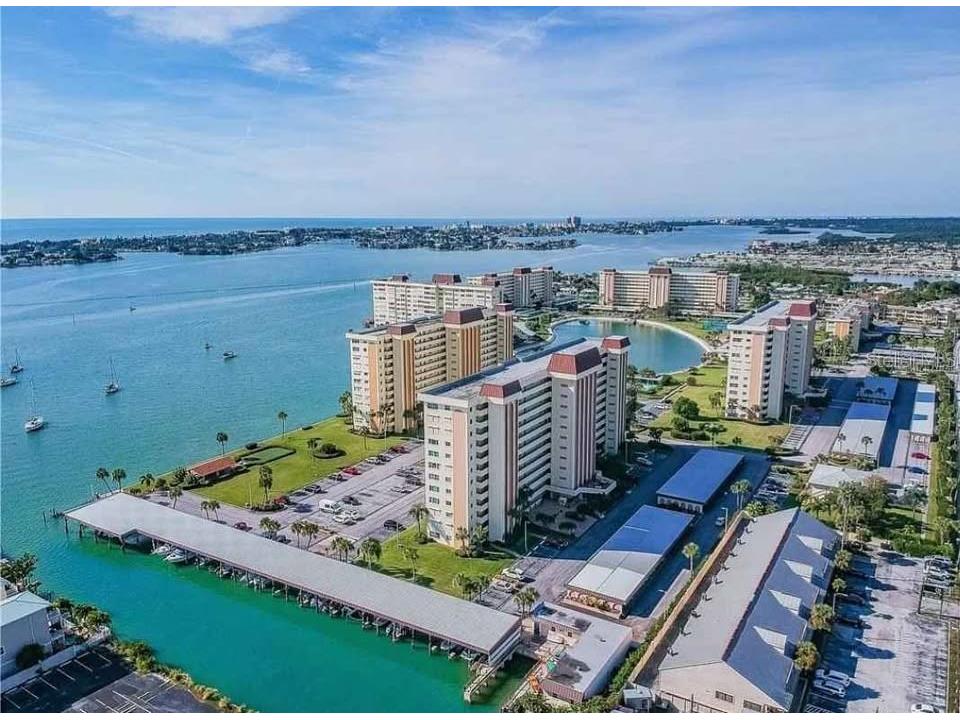 4550 Cove Circle #808 Saint Petersburg FL 33708 TB8526693 image1