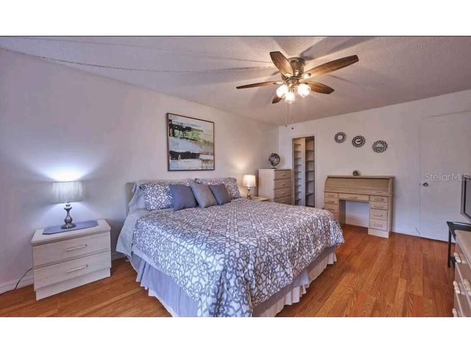 4550 Cove Circle #808 Saint Petersburg FL 33708 TB8526693 image2