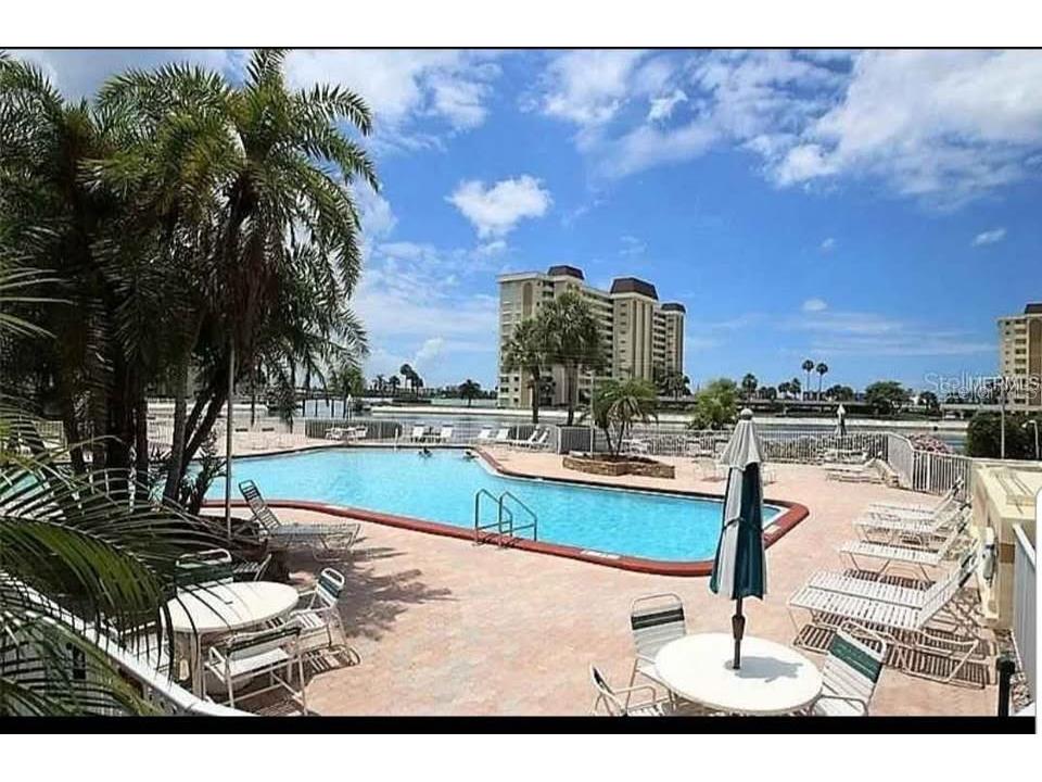 4550 Cove Circle #808 Saint Petersburg FL 33708 TB8526693 image6