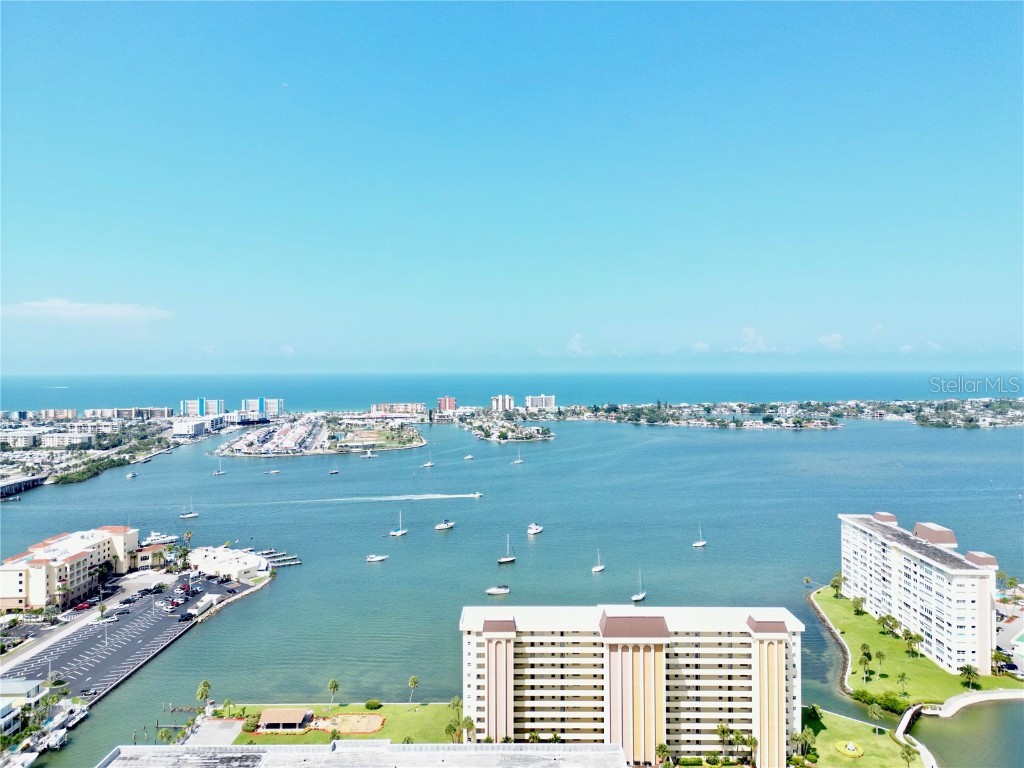 4550 Cove Circle #903 Saint Petersburg FL 33708 U8206507 image1