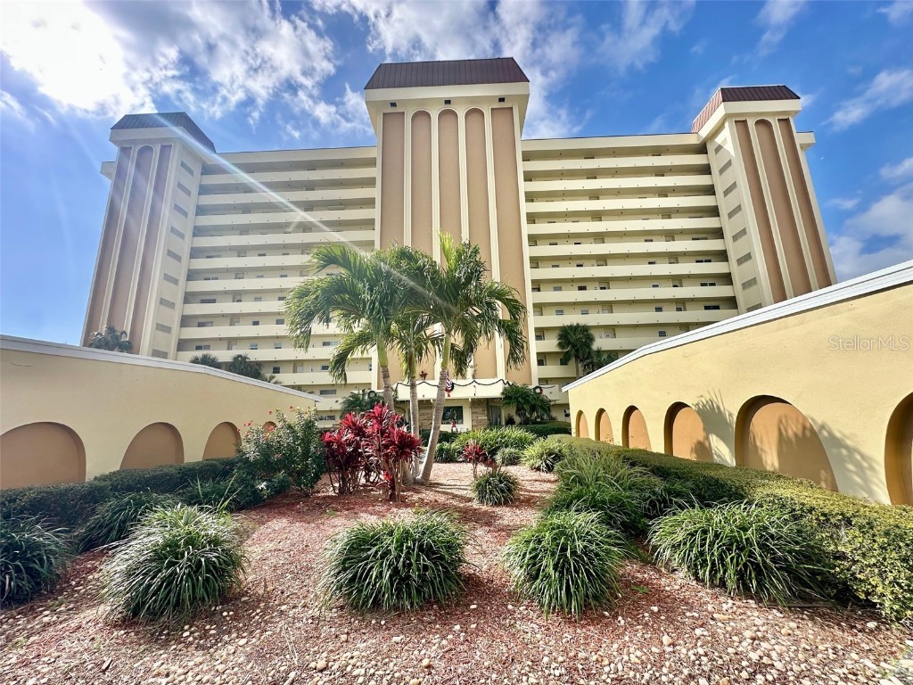 4550 Cove Circle #905 Saint Petersburg FL 33708 TB8461288 image1