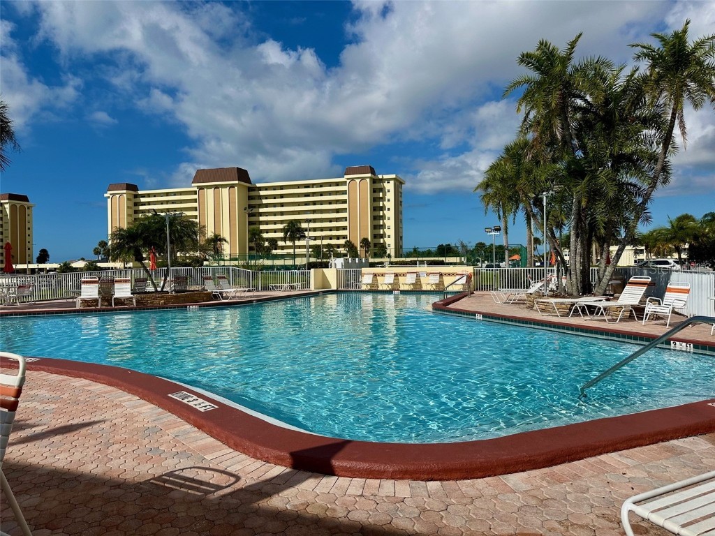 4550 Cove Circle #905 Saint Petersburg FL 33708 TB8461288 image13