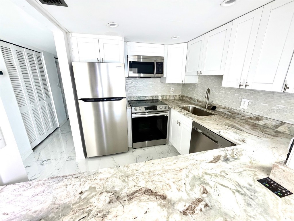 4550 Cove Circle #905 Saint Petersburg FL 33708 TB8461288 image4