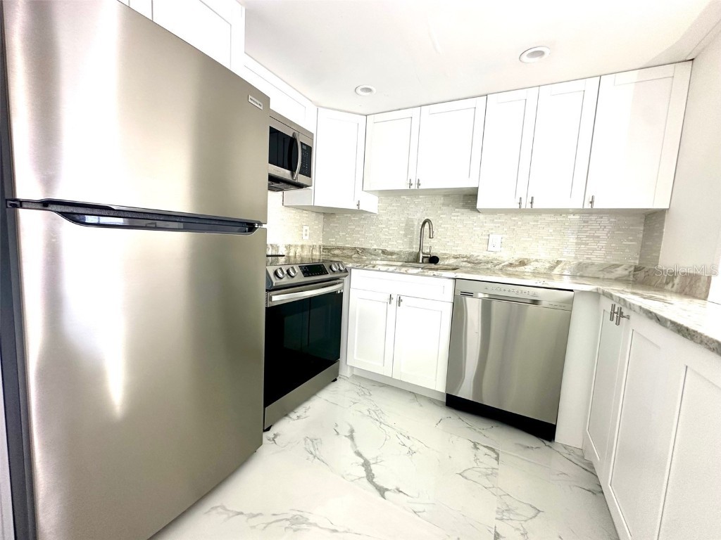 4550 Cove Circle #905 Saint Petersburg FL 33708 TB8461288 image5