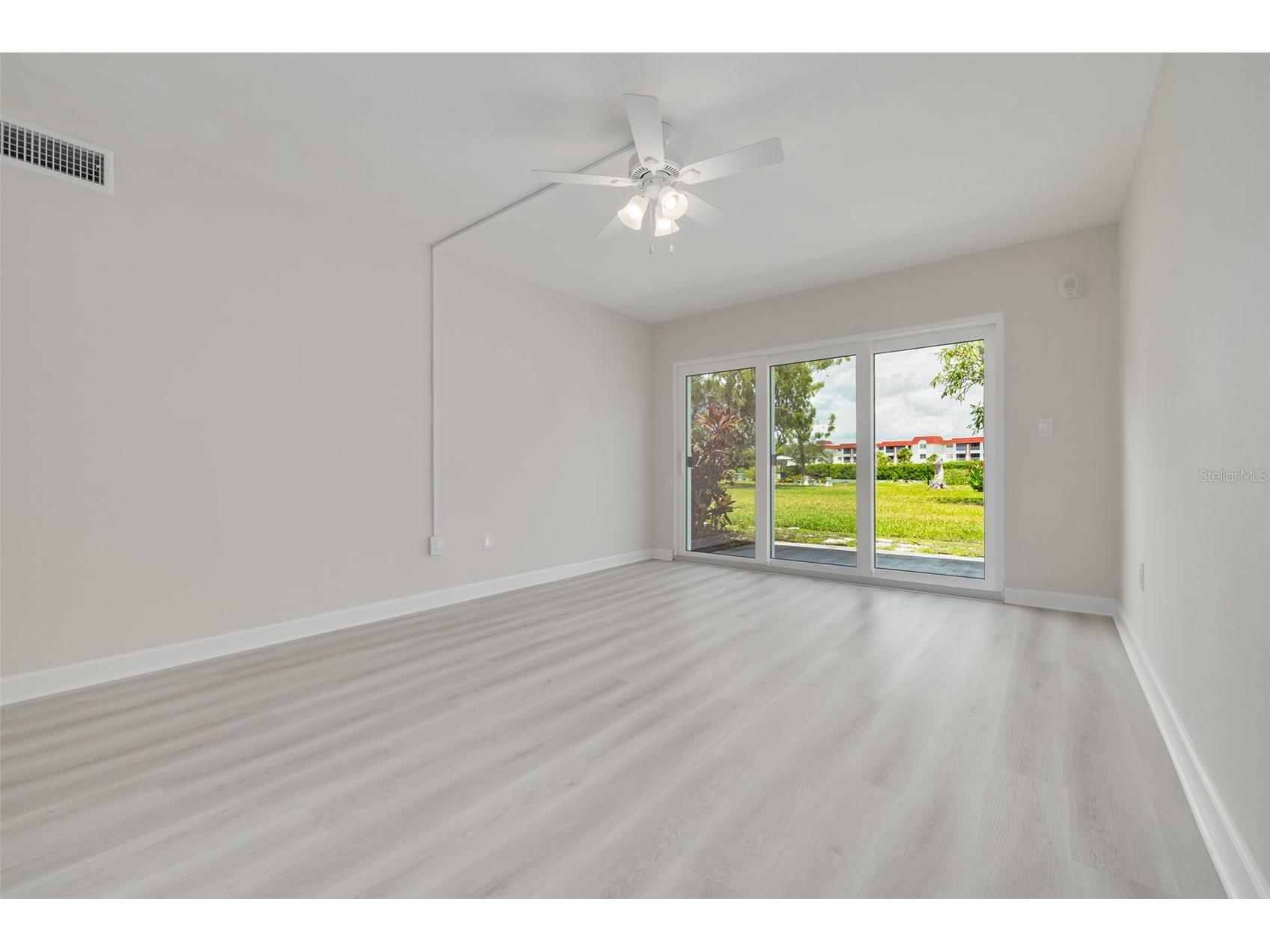 4550 Overlook Drive NE #155 Saint Petersburg FL 33703 TB8526075 image10