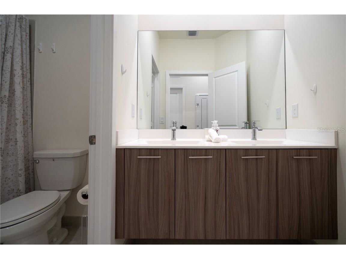 4552 NW 83rd Path Doral FL 33166 S5118363 image16