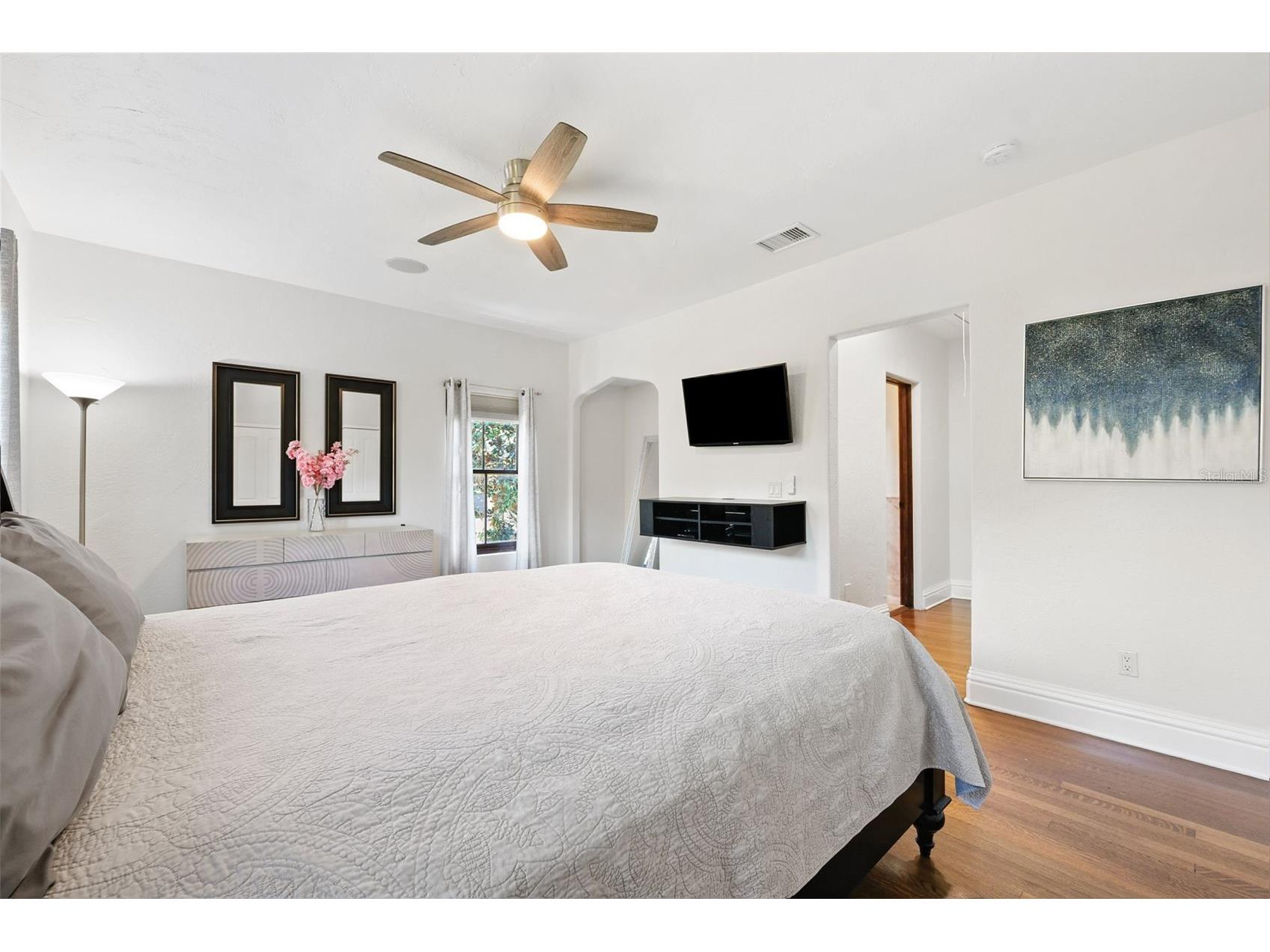 4555 W Swann Avenue Tampa FL 33609 TB8497330 image54