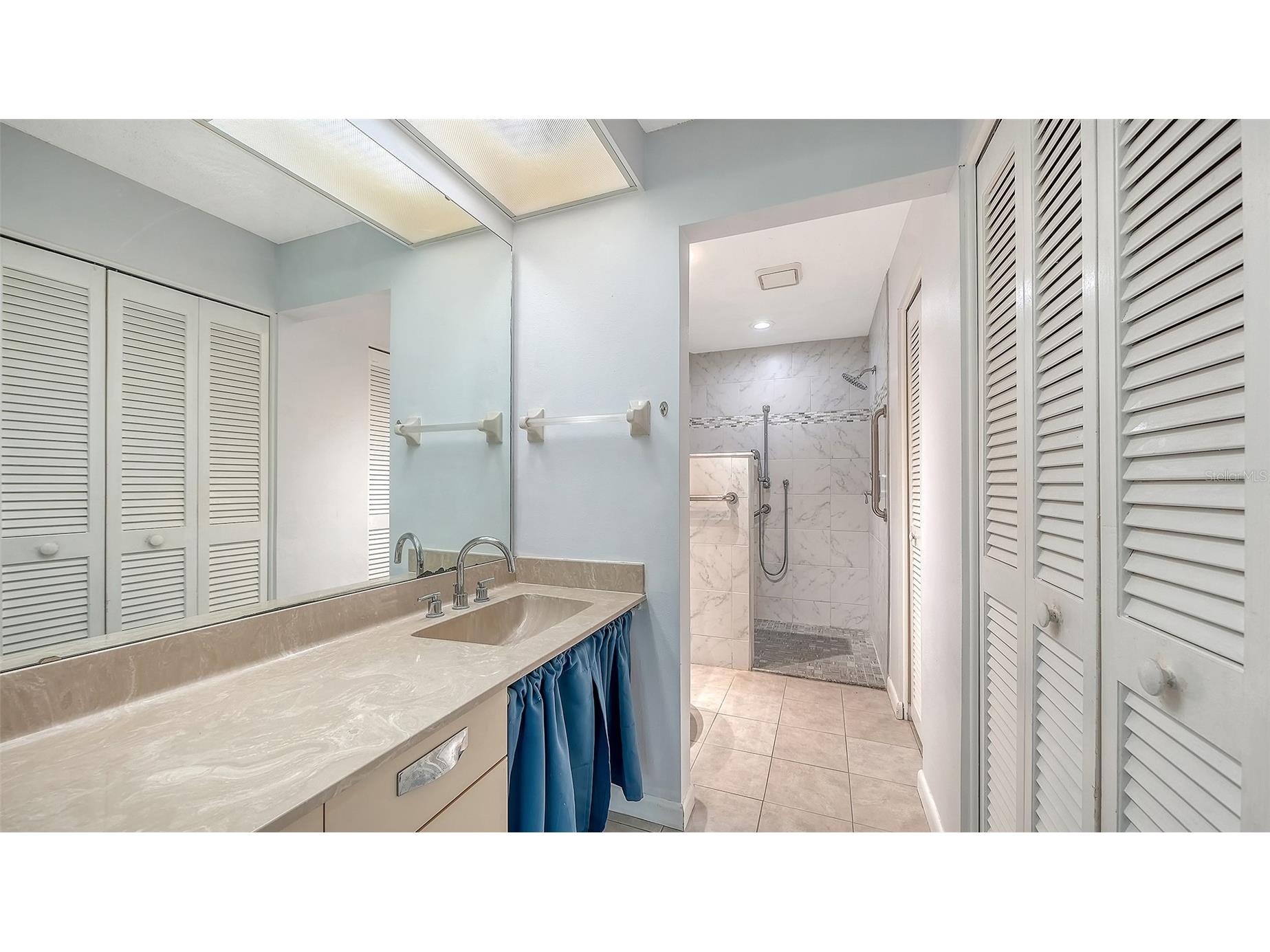 4557 Kingsmere #23 Sarasota FL 34235 A4685751 image16