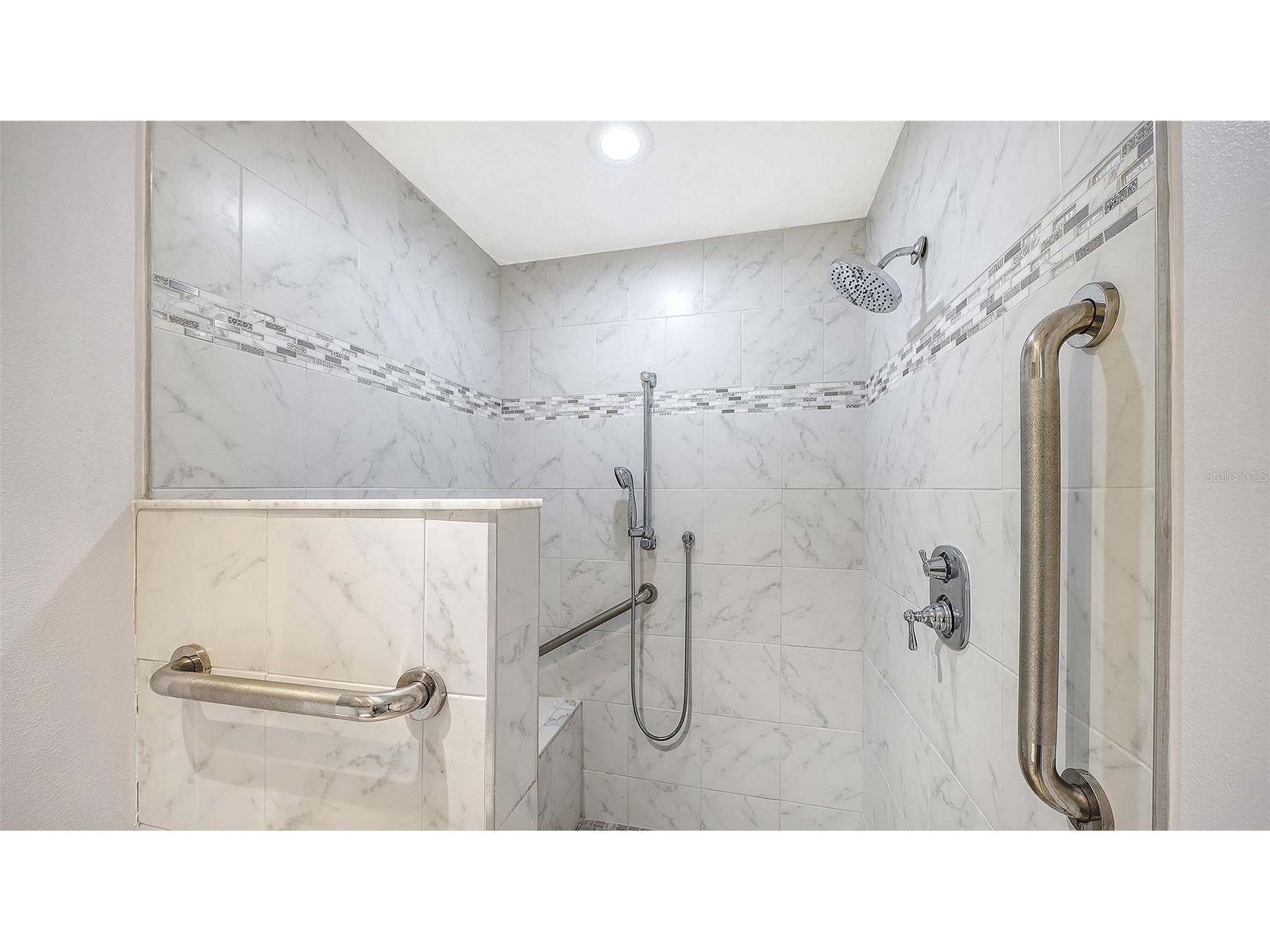 4557 Kingsmere #23 Sarasota FL 34235 A4685751 image17