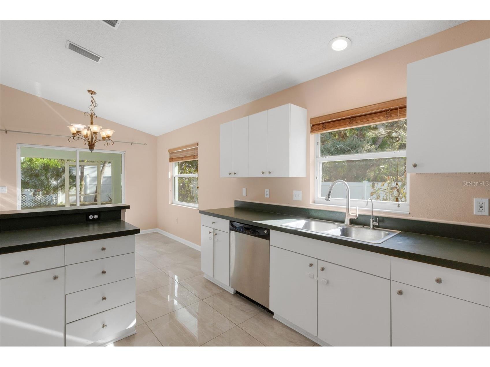 4557 Worcester Road Sarasota FL 34231 A4675974 image20