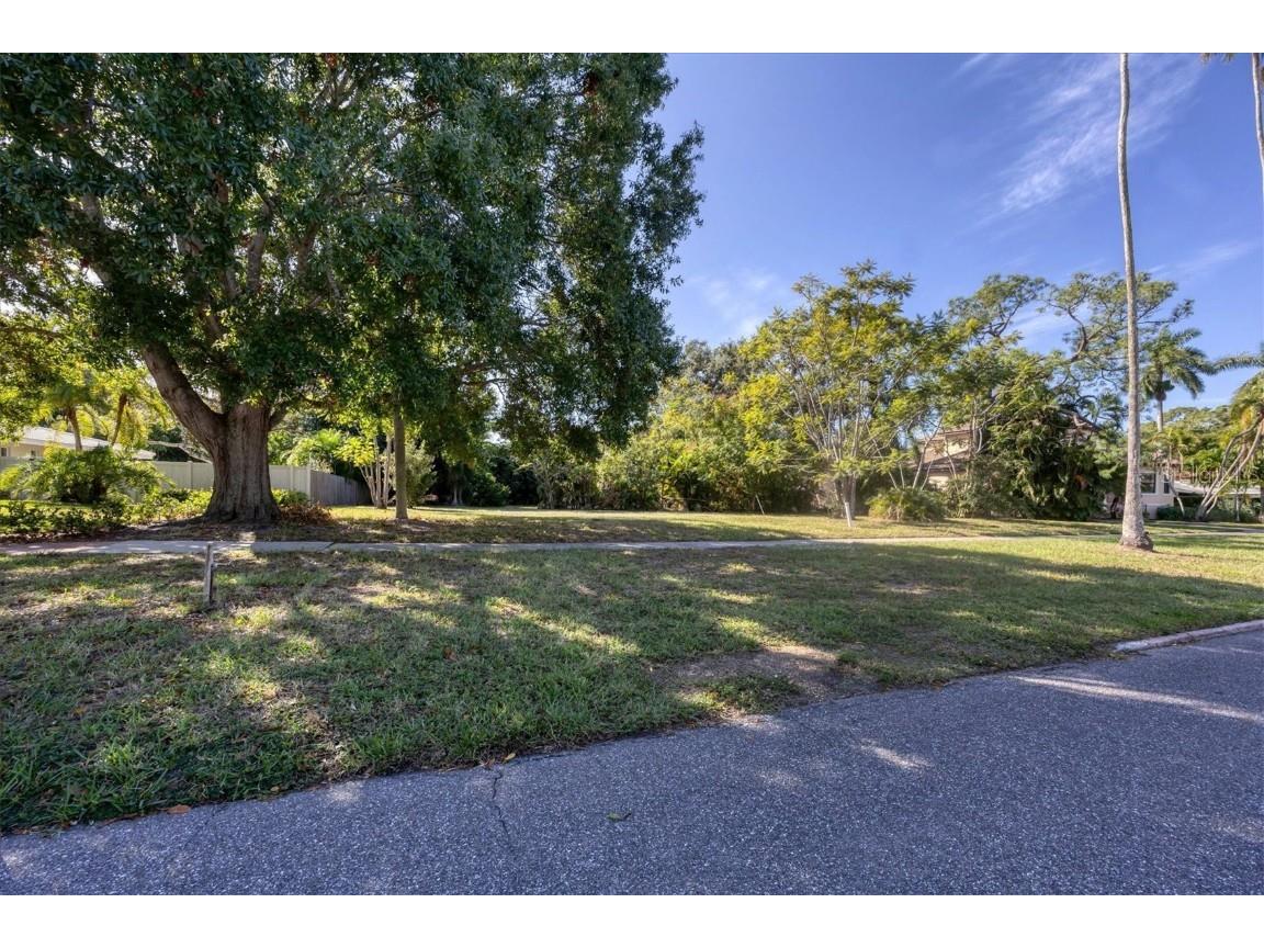 456 Acacia Drive Sarasota FL 34234 A4590142 image1