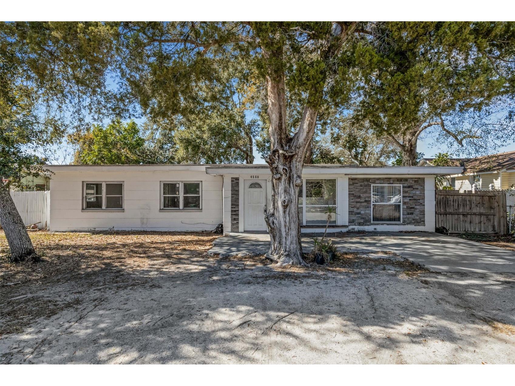 4560 68th Street N Saint Petersburg FL 33709 TB8467243 image1