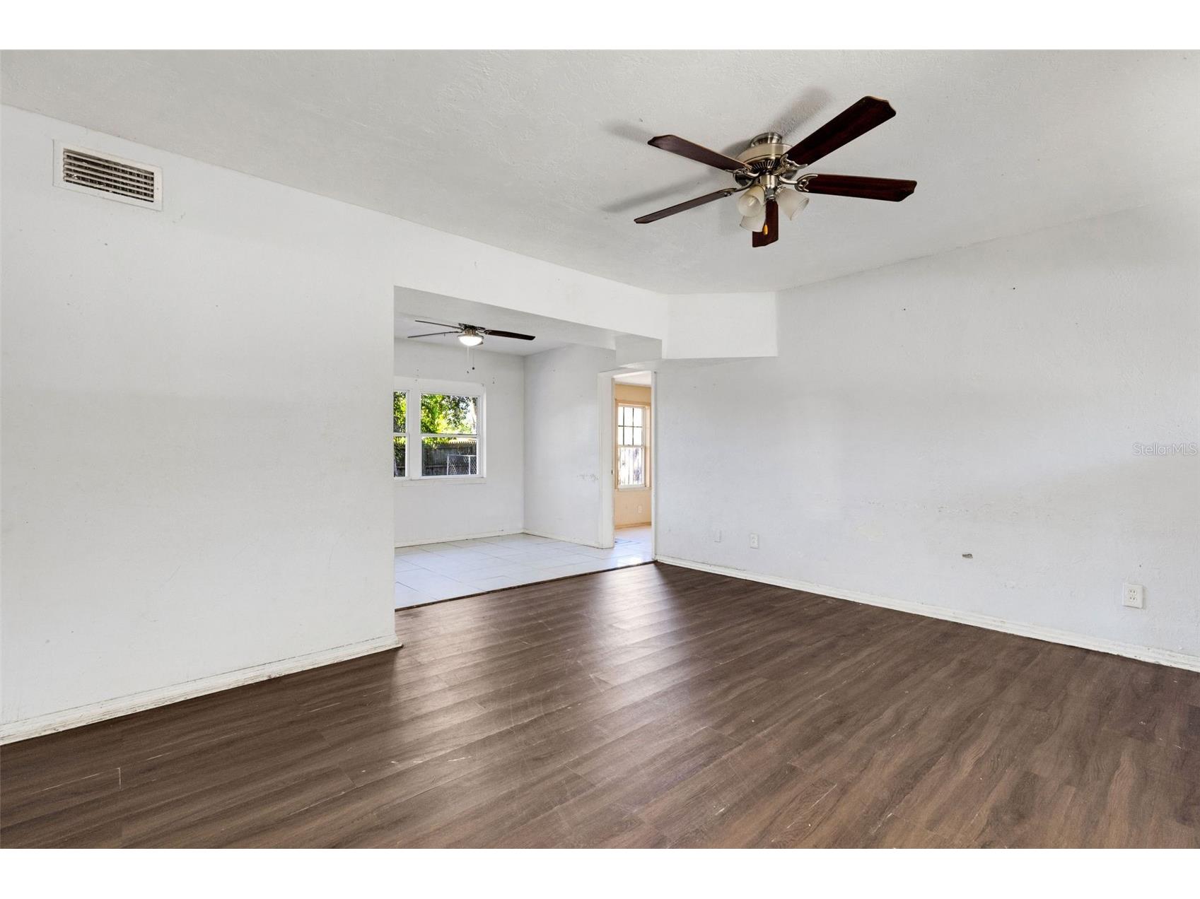 4560 68th Street N Saint Petersburg FL 33709 TB8467243 image3