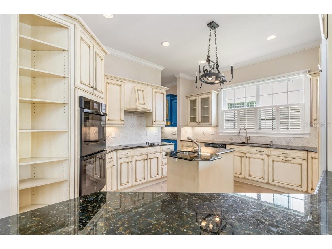 4561 Murcia Boulevard #13 Sarasota FL 34238 A4627867 image12