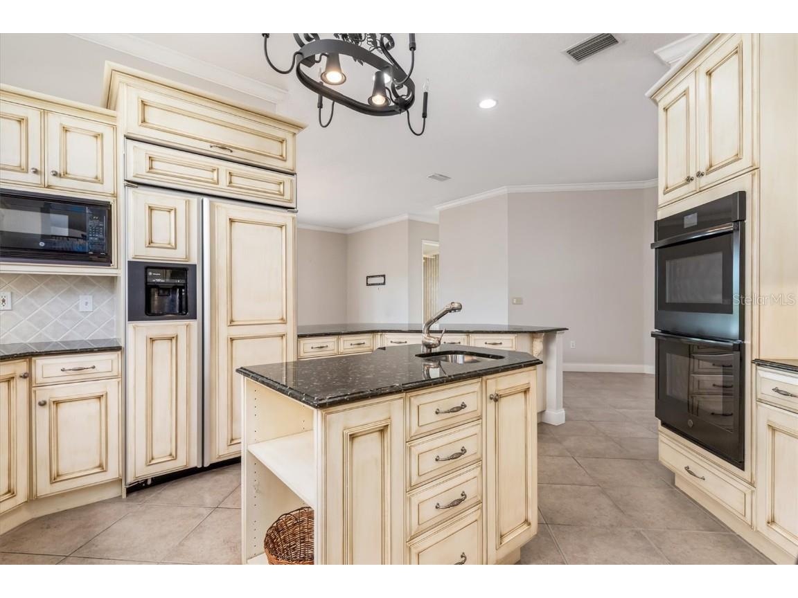 4561 Murcia Boulevard #13 Sarasota FL 34238 A4627867 image16