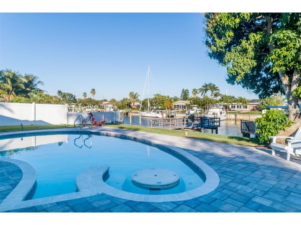 4564 39th Street S Saint Petersburg FL 33711 U8194137 image1