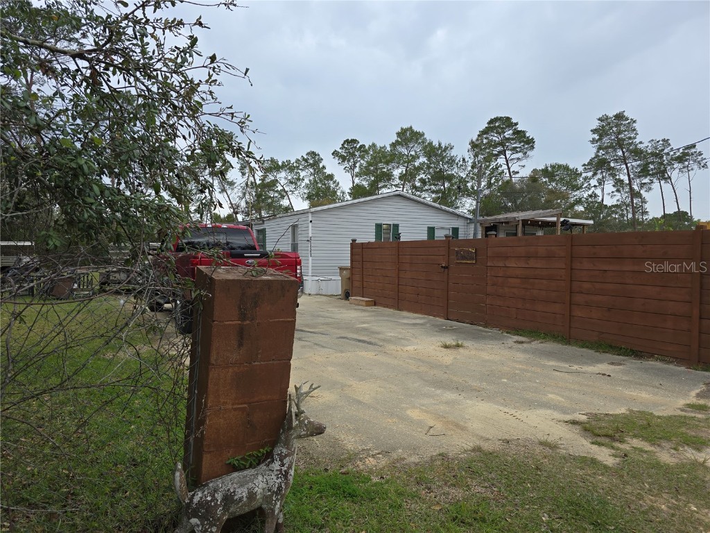 45641 Oak Street Paisley FL 32767 OM696845 image1