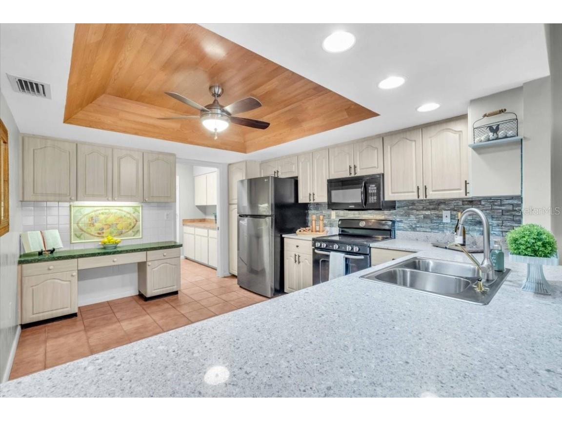 4565 Lakecrest Place #18 Sarasota FL 34233 A4668445 image14