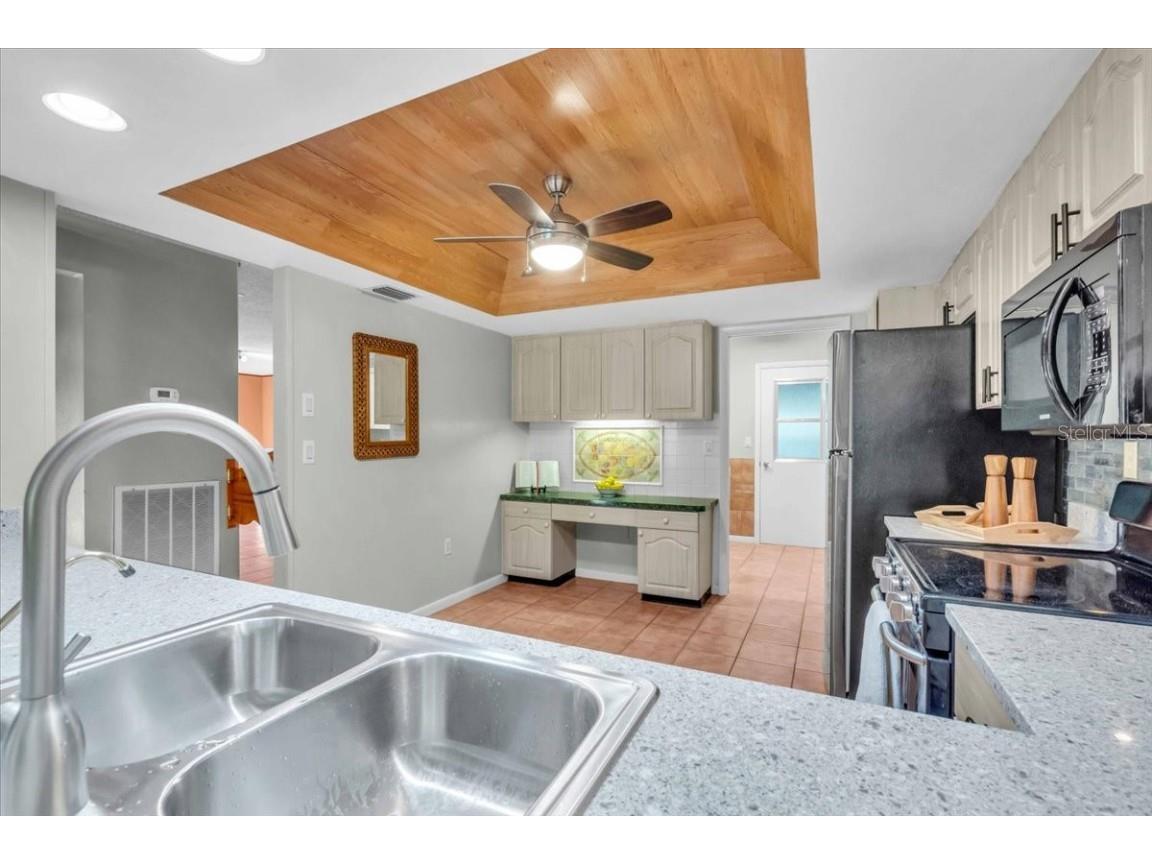 4565 Lakecrest Place #18 Sarasota FL 34233 A4668445 image15