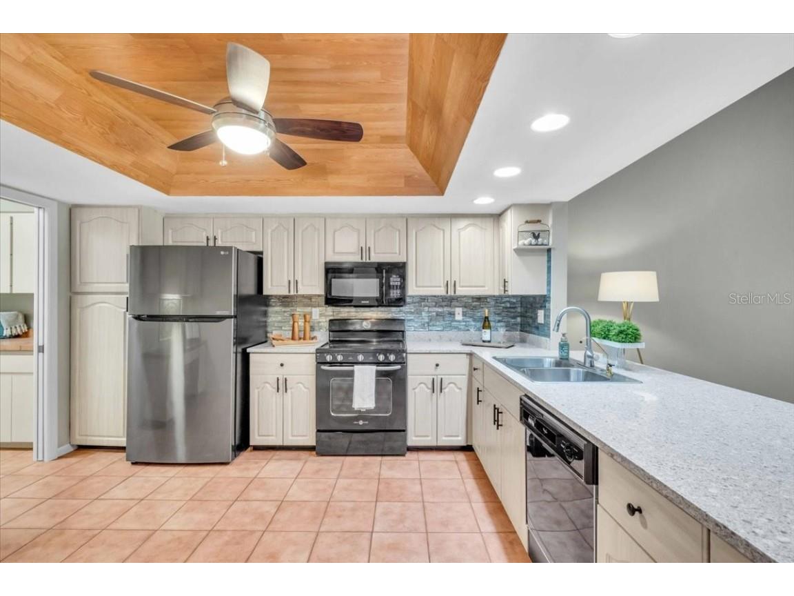 4565 Lakecrest Place #18 Sarasota FL 34233 A4668445 image16