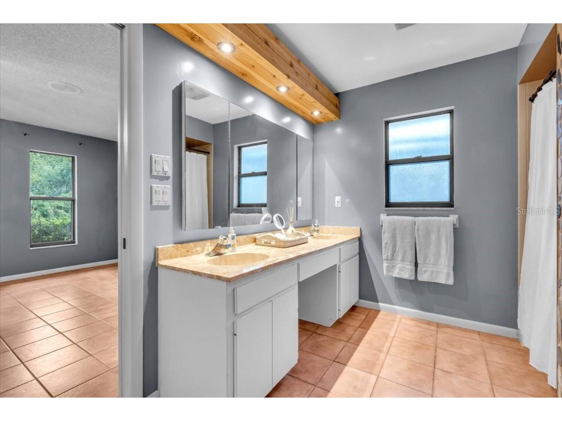 4565 Lakecrest Place #18 Sarasota FL 34233 A4668445 image29