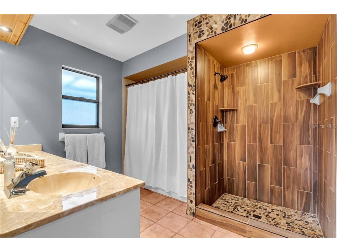 4565 Lakecrest Place #18 Sarasota FL 34233 A4668445 image30