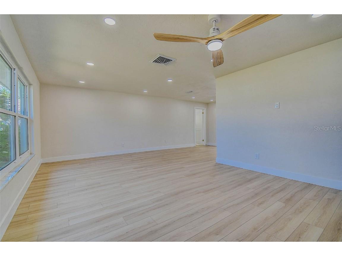 4568 40th Street S Saint Petersburg FL 33711 TB8434196 image17