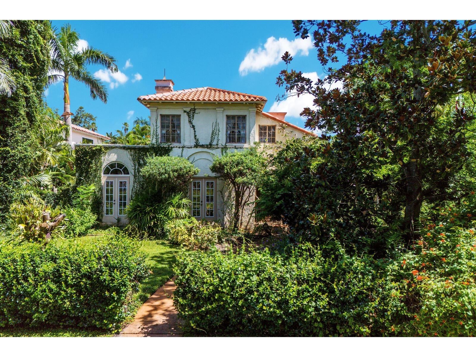 457 Woodland Drive Sarasota FL 34234 A4660855 image1