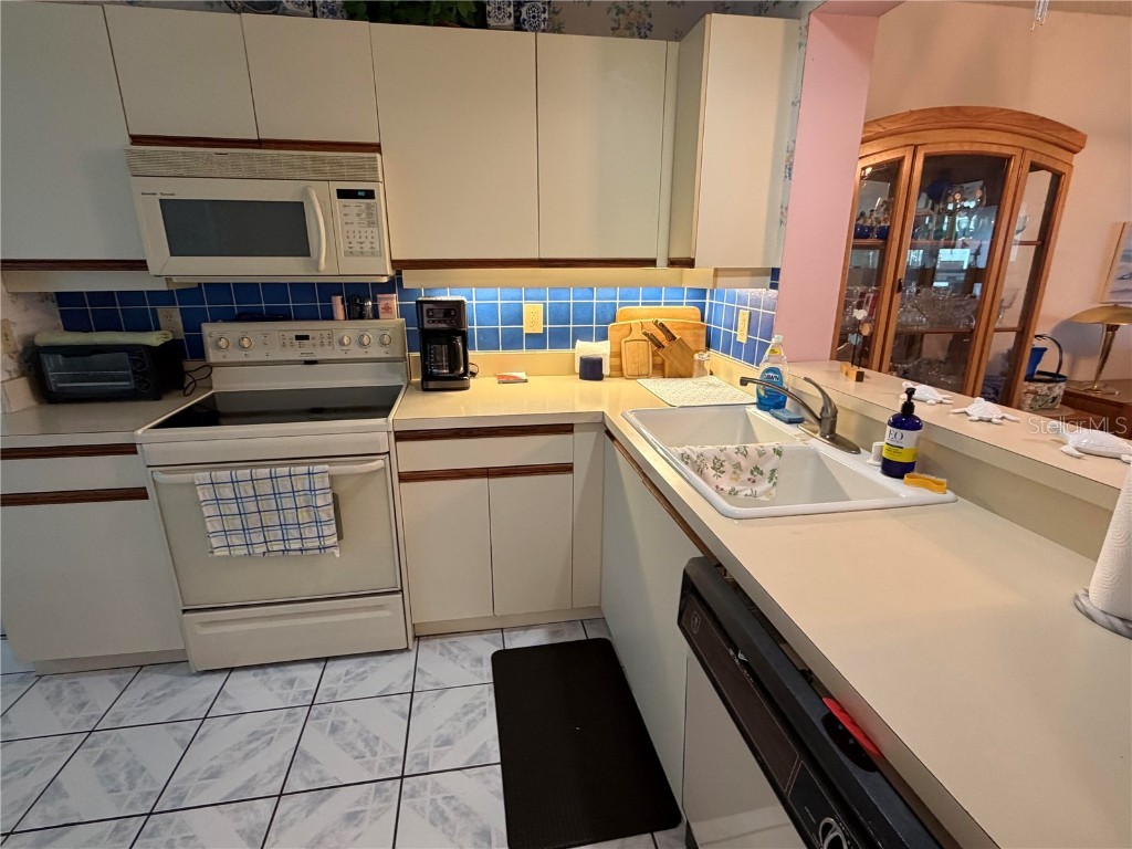 4570 Pinebrook Circle #204 Bradenton FL 34209 A4673855 image3