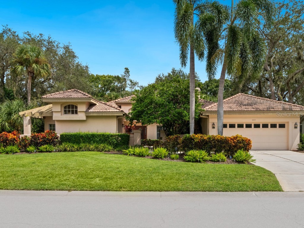 4571 Highland Oaks Circle Sarasota FL 34235 A4582359 image1