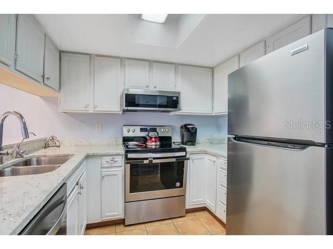 4574 Ringwood Meadow #4 Sarasota FL 34235 A4670157 image16