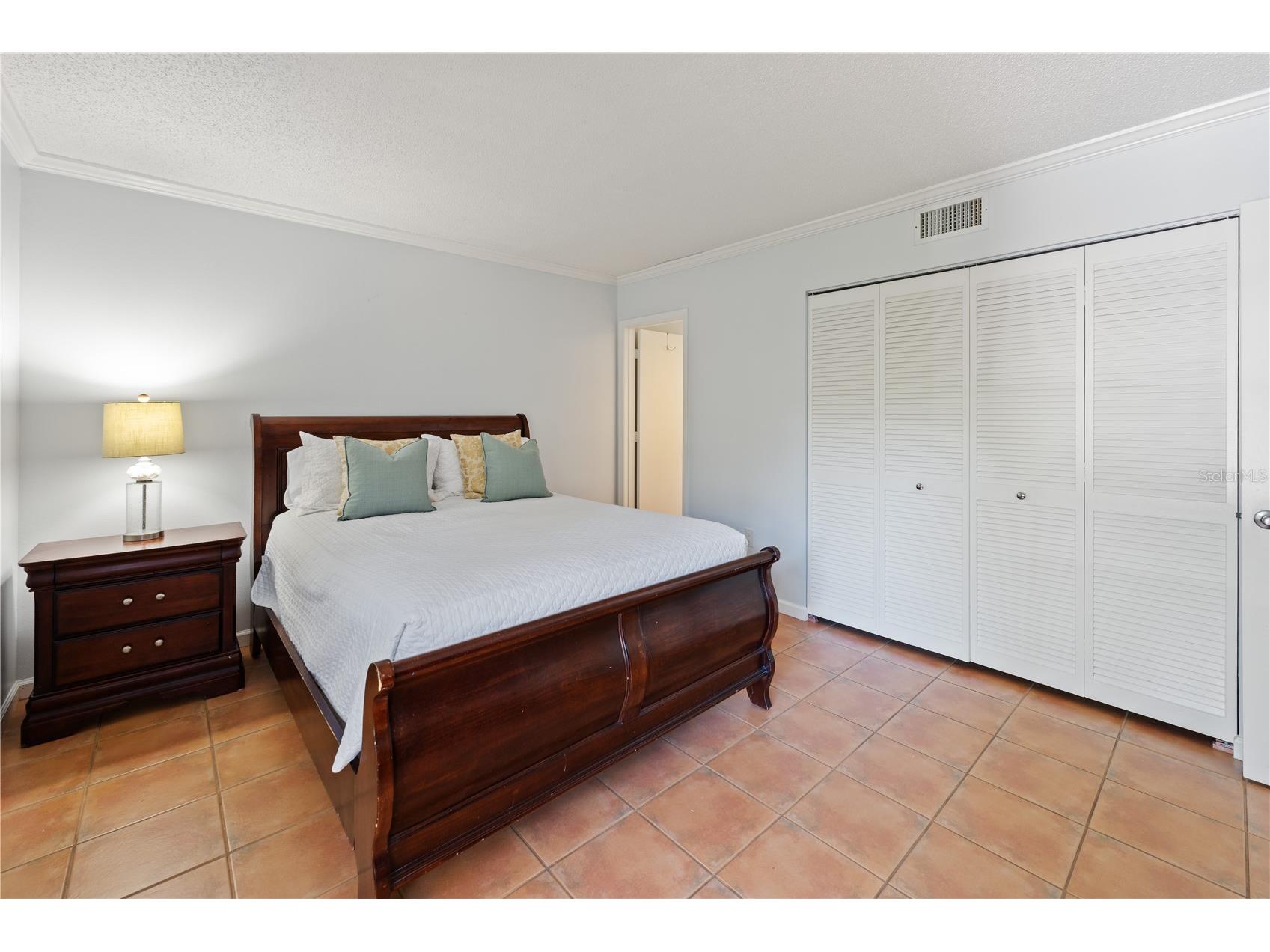 4574 Ringwood Meadow #4 Sarasota FL 34235 O6388000 image13