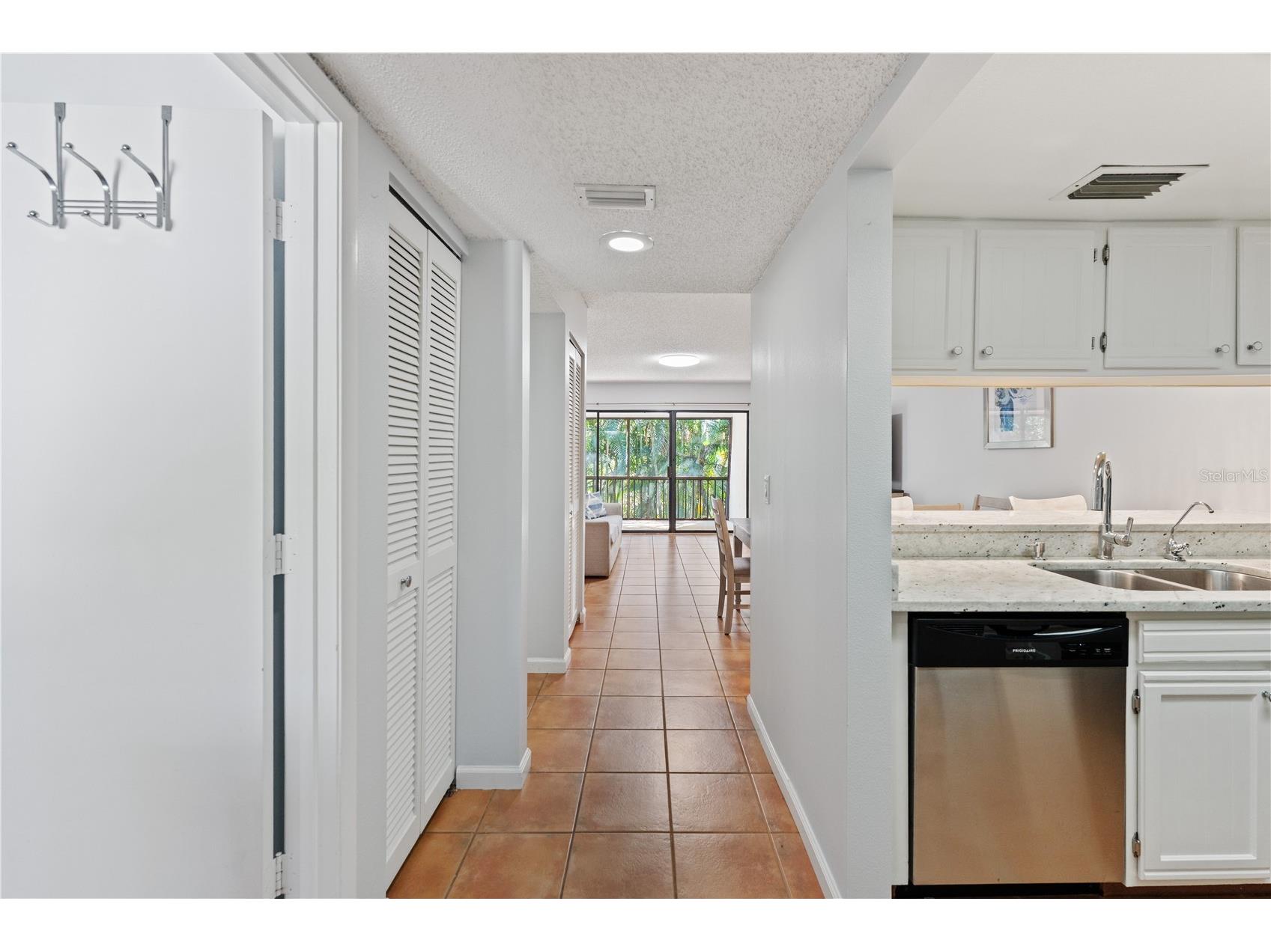 4574 Ringwood Meadow #4 Sarasota FL 34235 O6388000 image2