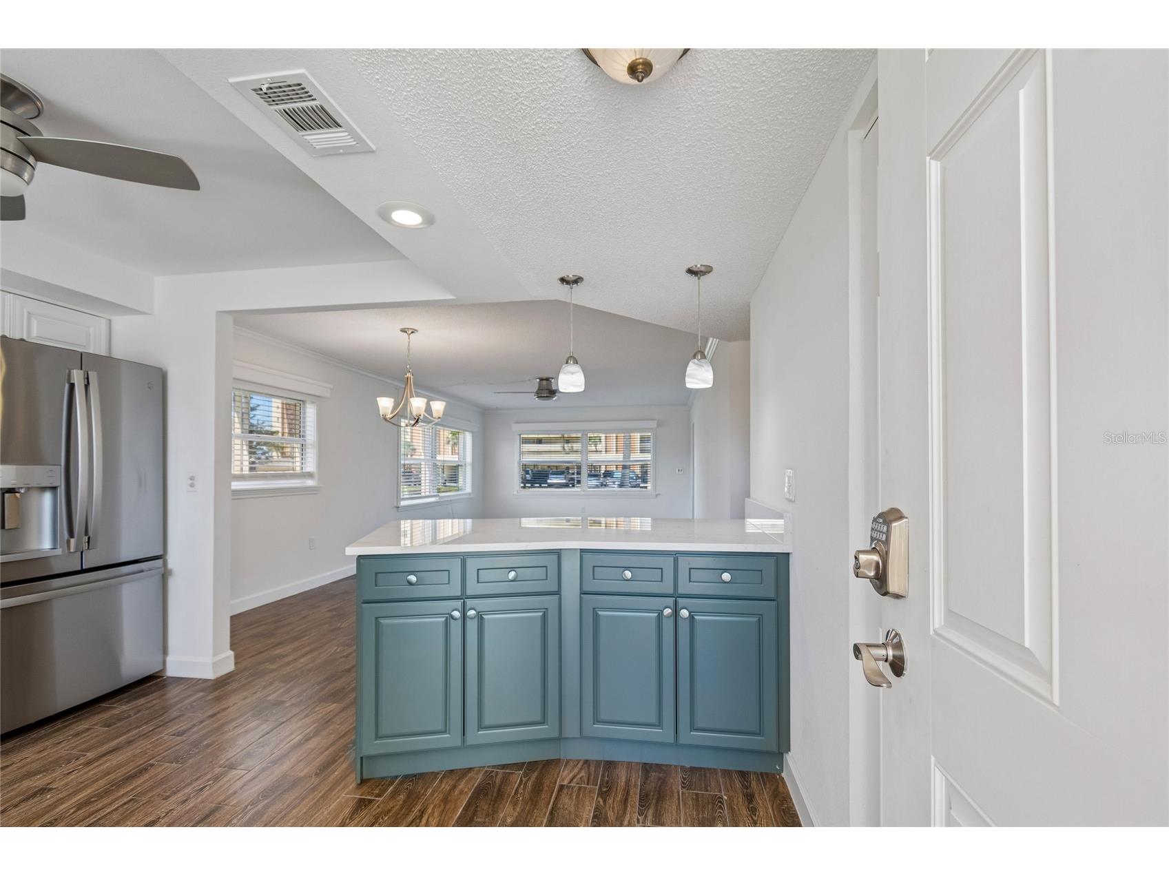 4575 Cove Circle #101 Saint Petersburg FL 33708 TB8528026 image4