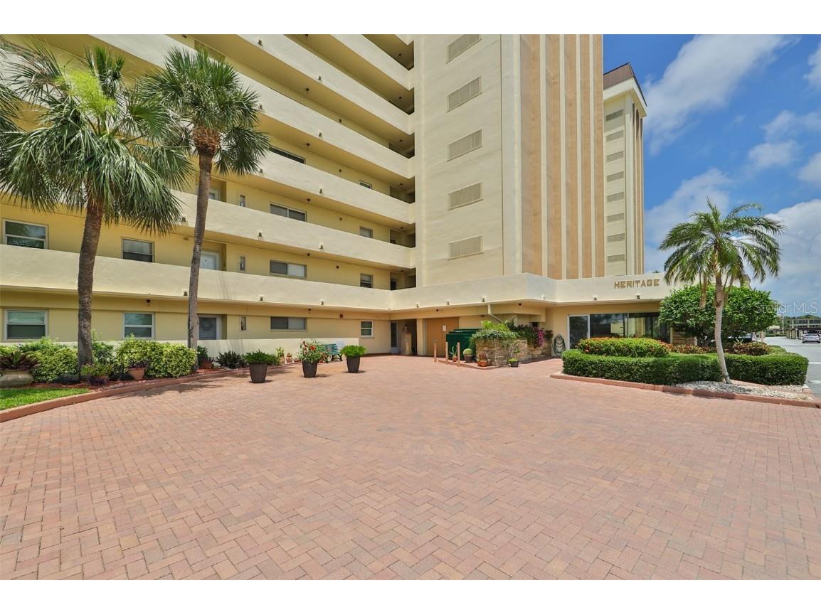 4575 Cove Circle #406 Saint Petersburg FL 33708 U8204039 image1