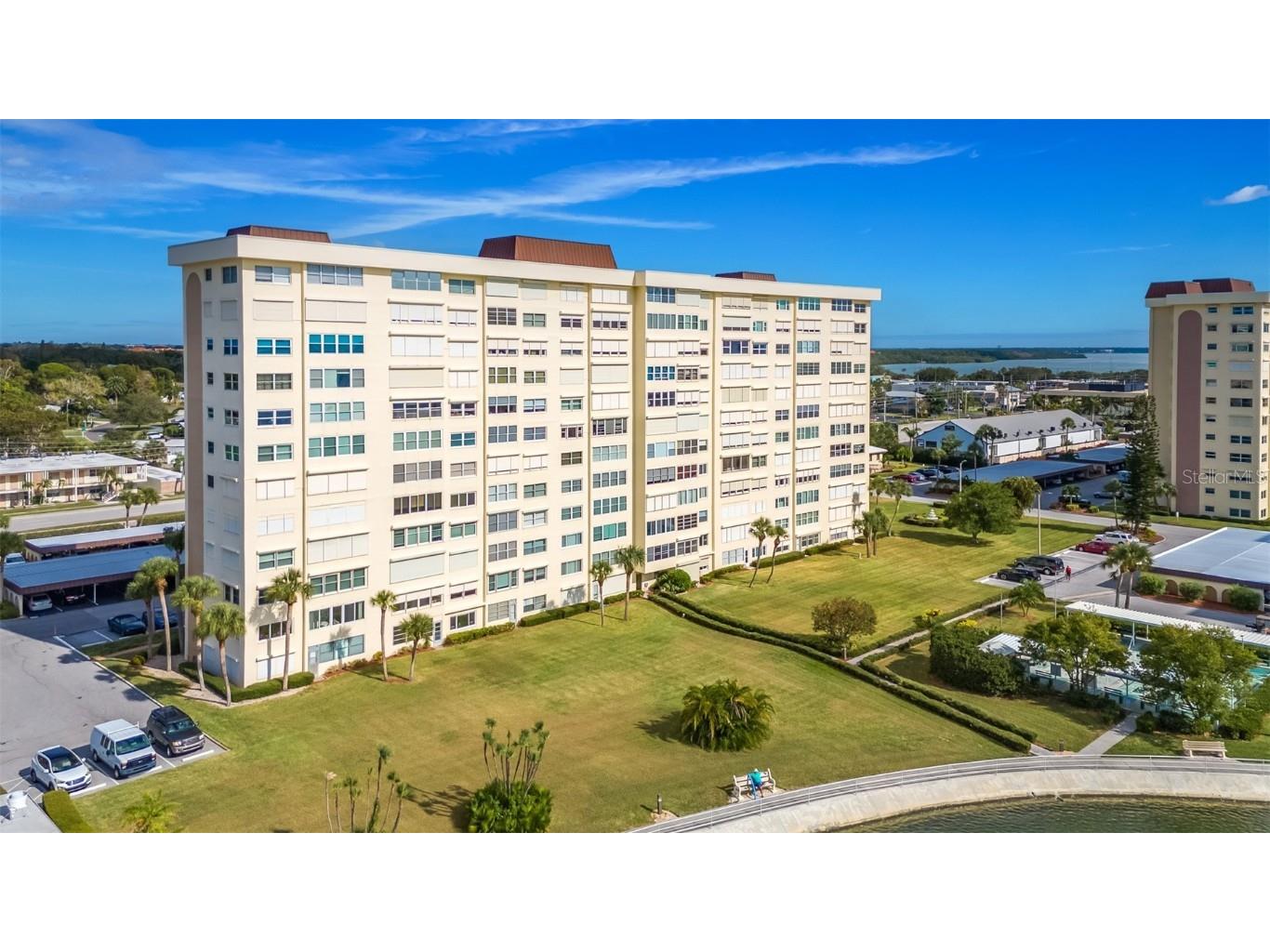 4575 Cove Circle #406 Saint Petersburg FL 33708 U8213630 image1