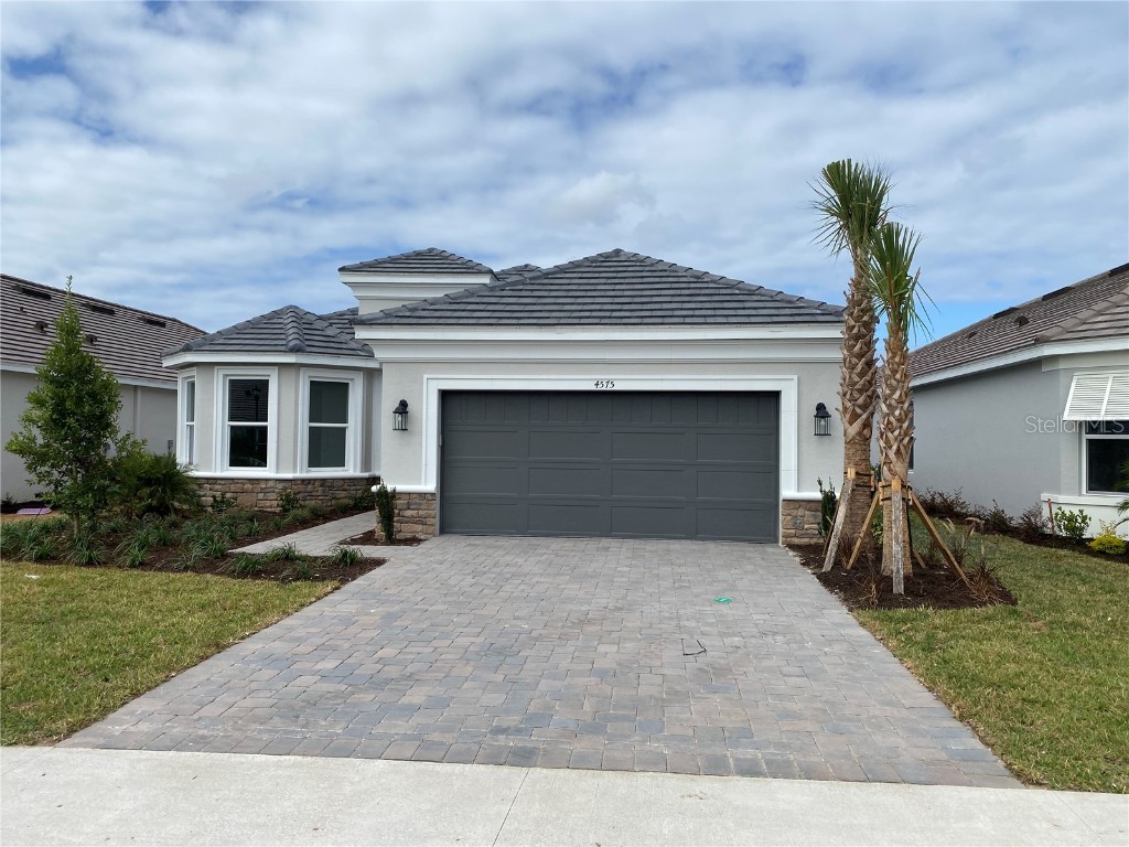 4575 Isonzo Way Wesley Chapel FL 33543 - Retention pond J982737 image1